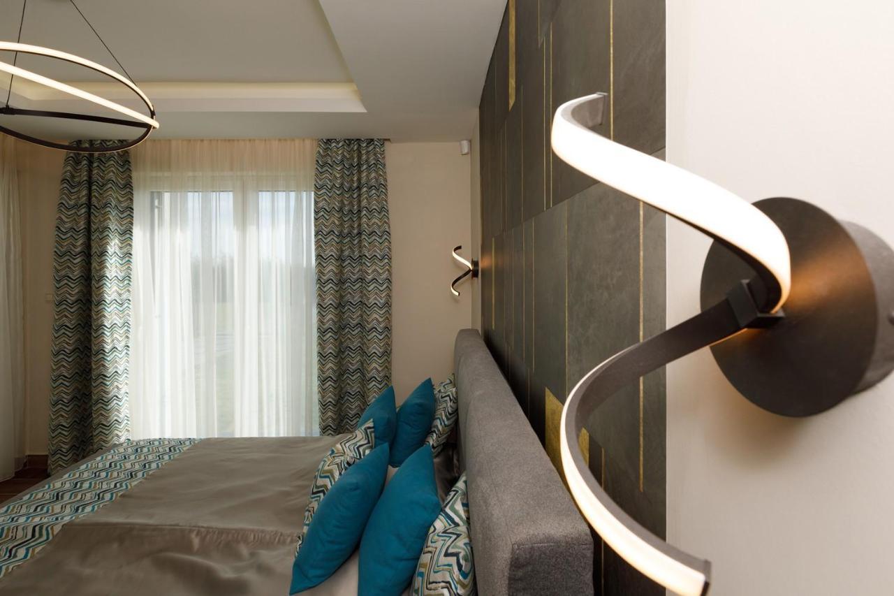 Royal Cafe Apartman Keszthely Exterior photo